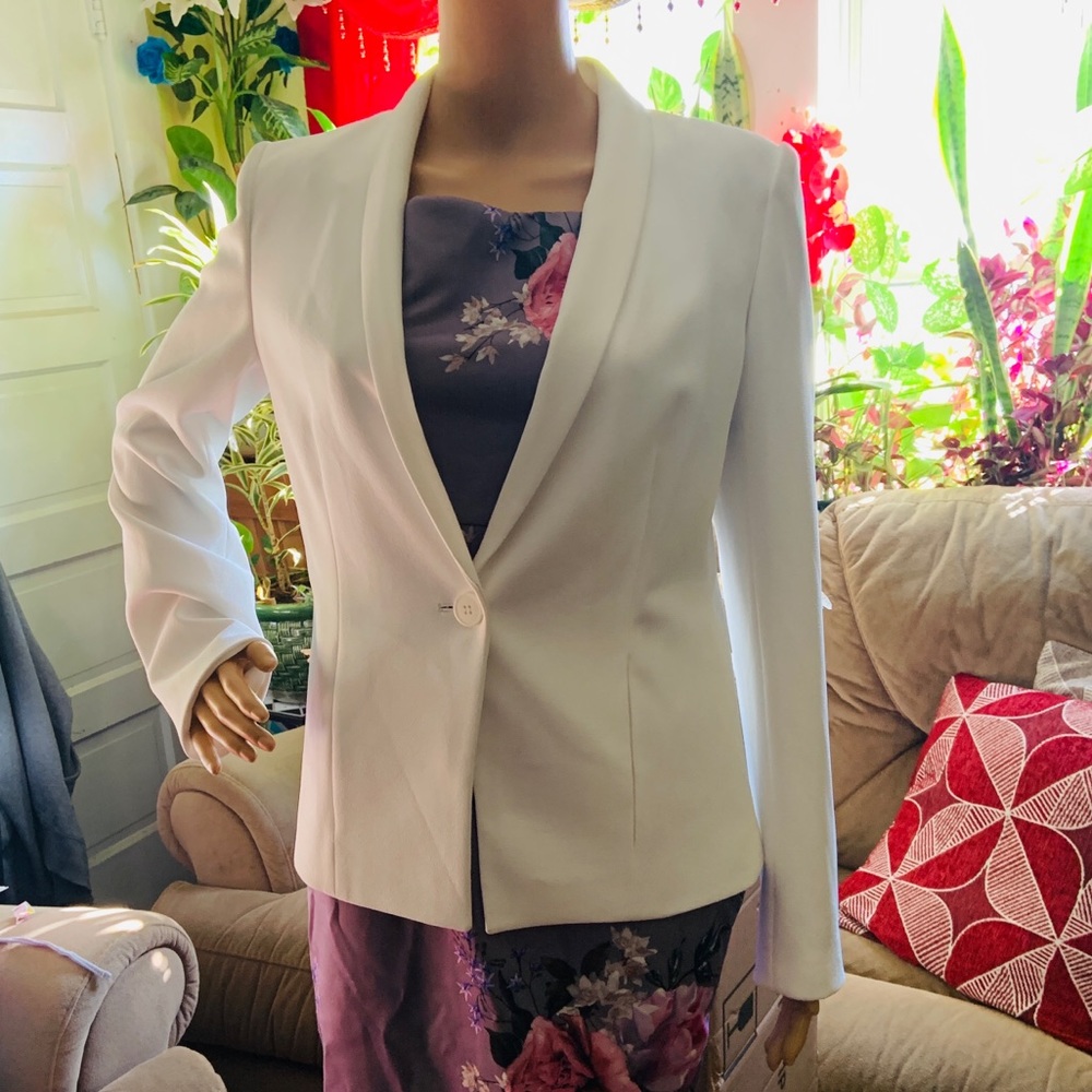 White Blazer - Picture 2 of 4